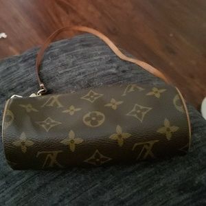Lv change pouch